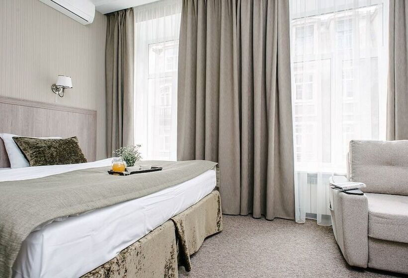 Quarto Superior, Anabel At Nevsky 88