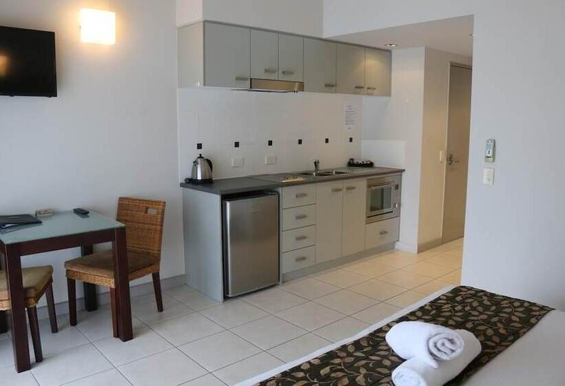 إستوديو قياسى, Blue Lagoon Resort