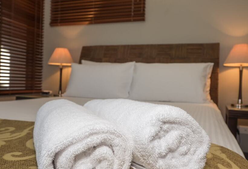 إستوديو قياسى, Blue Lagoon Resort