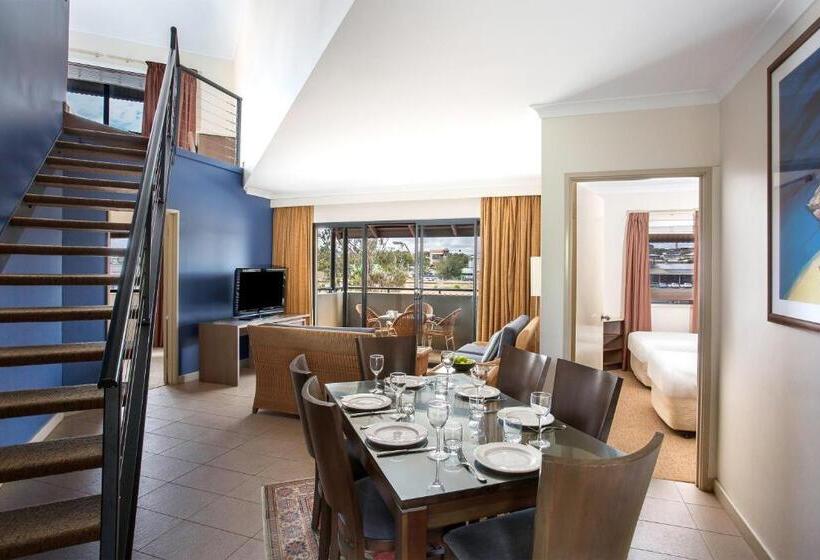 Апартаменты 3 Спальни, Mantra Geraldton