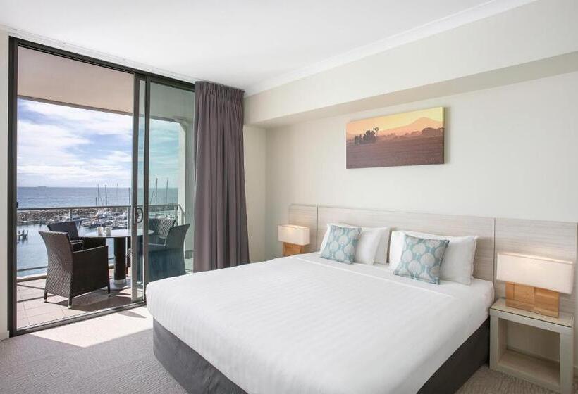 آپارتمان ممتاز دوخوابه رو به مناظر, Mantra Geraldton