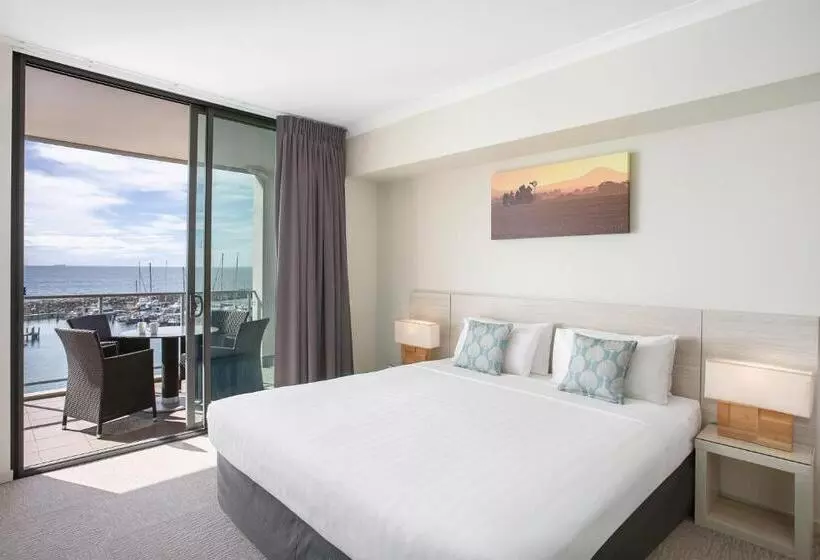 Superior 2-bedroom flat with a view, Mantra Geraldton