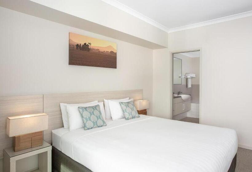 Superior 2-bedroom flat with a view, Mantra Geraldton