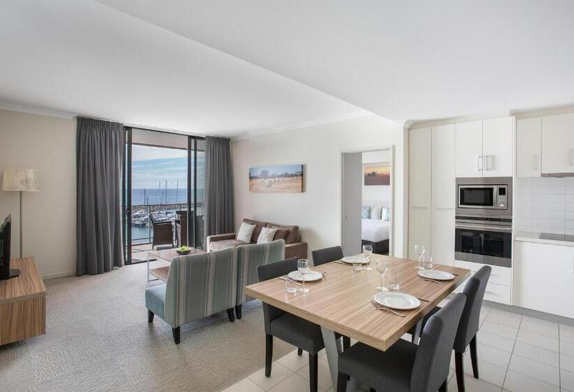Superior 2-bedroom flat with a view, Mantra Geraldton