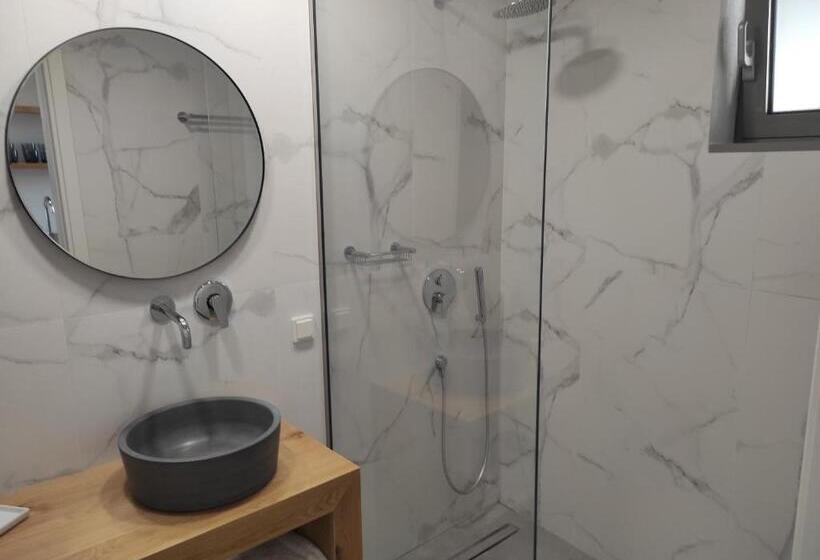 Полулюкс, Melissa Apartments, Studios & Suites