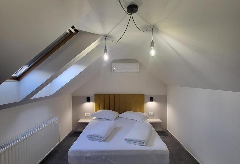 חדר בסיסי, Xo Residence