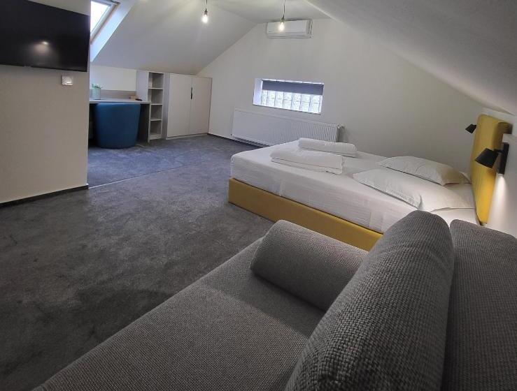 חדר משפחתי, Xo Residence