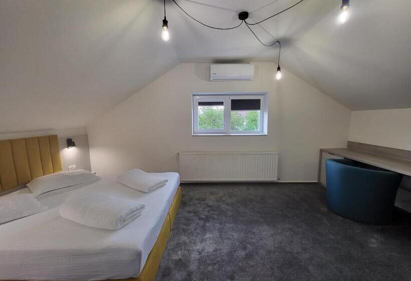 חדר משפחתי, Xo Residence