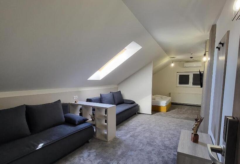 חדר משפחתי, Xo Residence