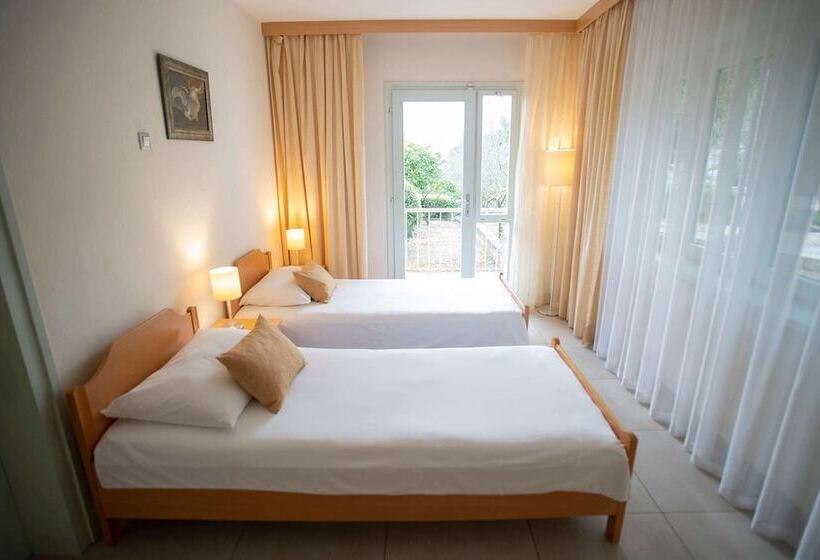 家庭间, Labranda Velaris Village