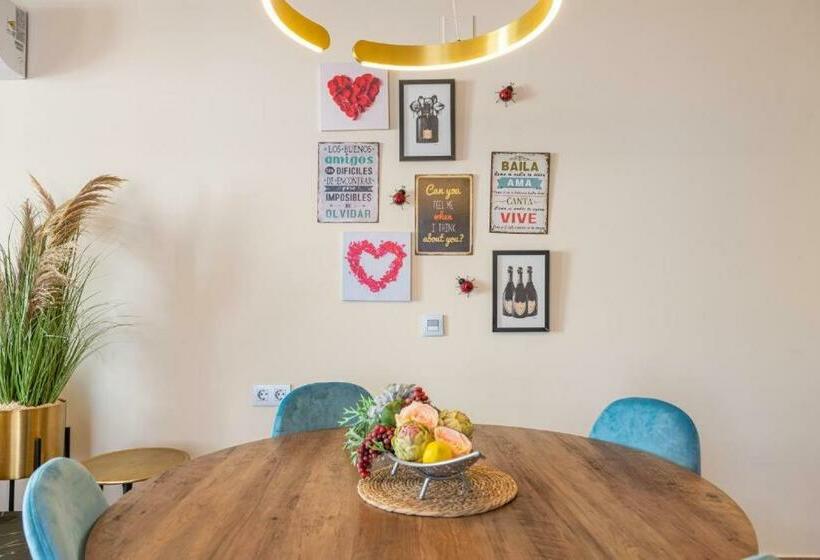 جناح بريميوم, Pueblo Evita