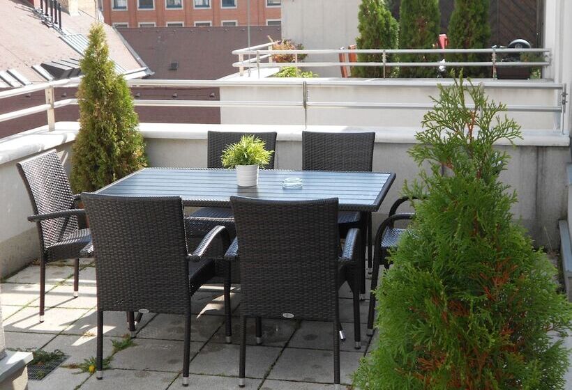 1 Bedroom Penthouse Apartment, Trendy Deluxe Apartments