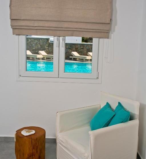 اتاق لوکس با چشم‌انداز استخر, Annamaria Mykonos