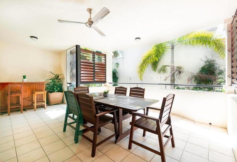 Апартаменты 3 Спальни, Cairns City Apartments