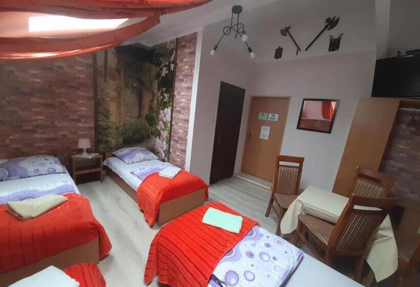 اتاق استاندارد چهار تخته, Green Hostel