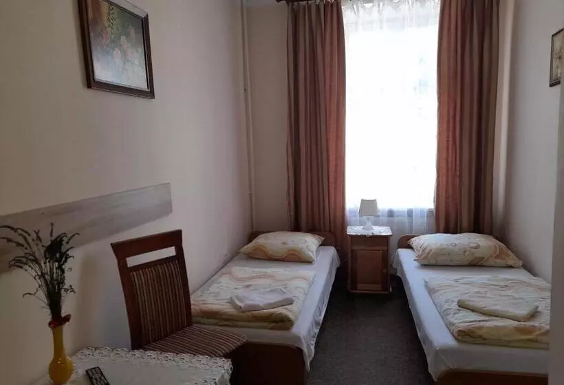 اتاق استاندارد با سرویس بهداشتی مشترک, Green Hostel