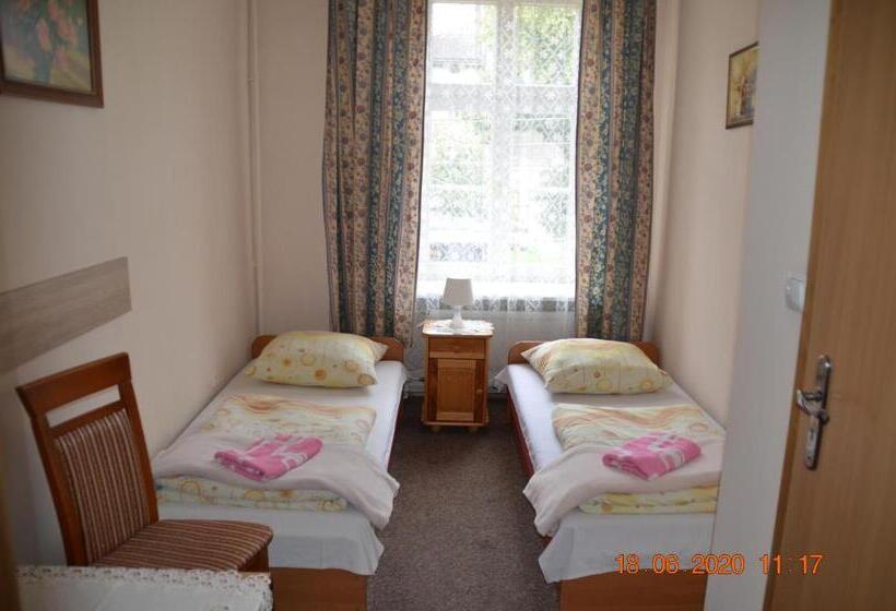 اتاق استاندارد با سرویس بهداشتی مشترک, Green Hostel