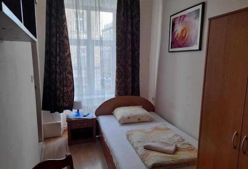 اتاق استاندارد یک نفره, Green Hostel