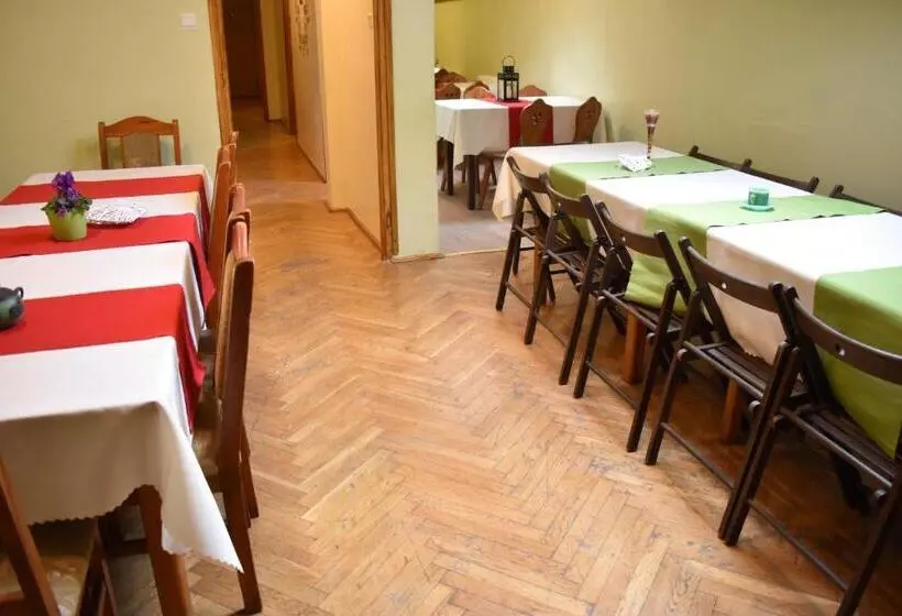 اتاق خانوادگی, Green Hostel