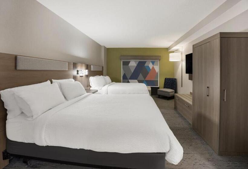 Номер Стандарт с Гидромассажем, Holiday Inn Express Hotel & Suites Perry, An Ihg