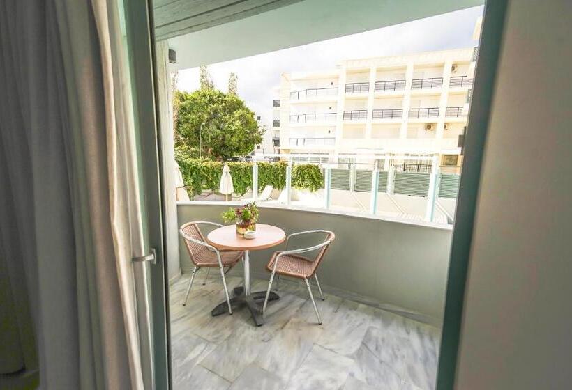 غرفة قياسية مطلّة علي حمام السباحة, Alia Beach Hotel By Estia