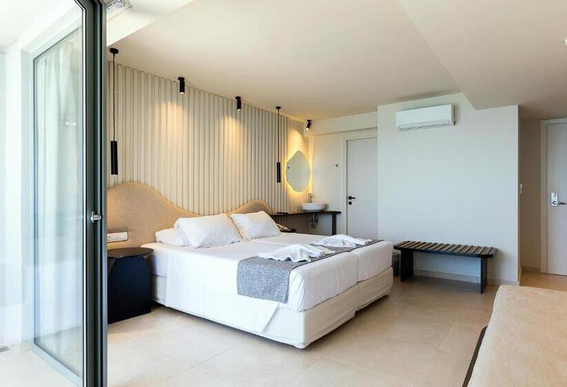 جناح جونيور مطلّ علي البحر, Alia Beach Hotel By Estia