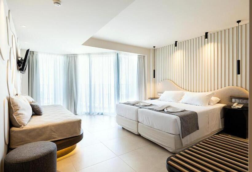 جناح جونيور مطلّ علي البحر, Alia Beach Hotel By Estia