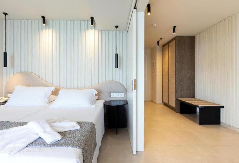 جناح سوبيريور مطل علي البحر, Alia Beach Hotel By Estia