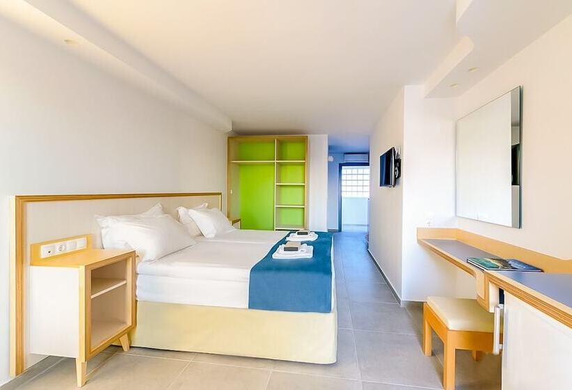 غرفة قياسية إطلالة جانبية علي البحر, Alia Beach Hotel By Estia