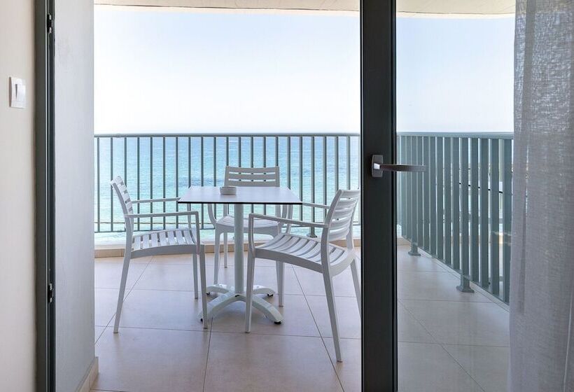 جناح جونيور مطلّ علي البحر, Alia Beach Hotel By Estia