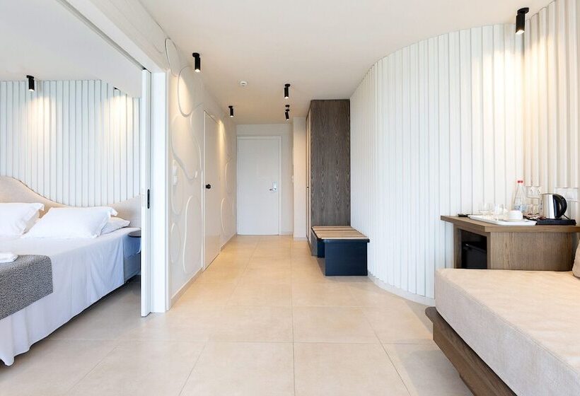 جناح سوبيريور مطل علي البحر, Alia Beach Hotel By Estia