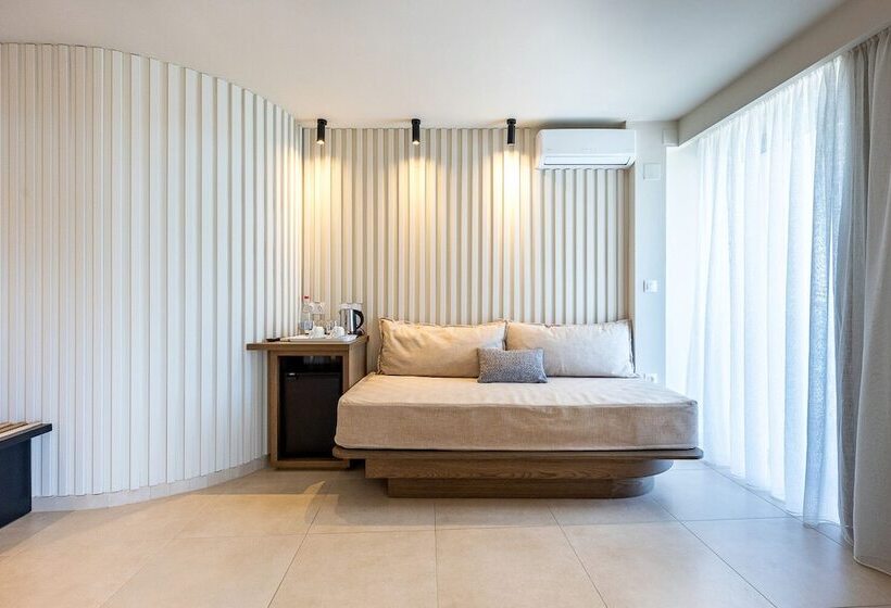 جناح سوبيريور مطل علي البحر, Alia Beach Hotel By Estia