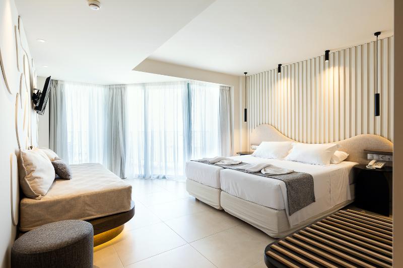 جناح جونيور مطلّ علي البحر, Alia Beach Hotel By Estia