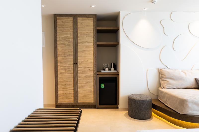 جناح جونيور مطلّ علي البحر, Alia Beach Hotel By Estia