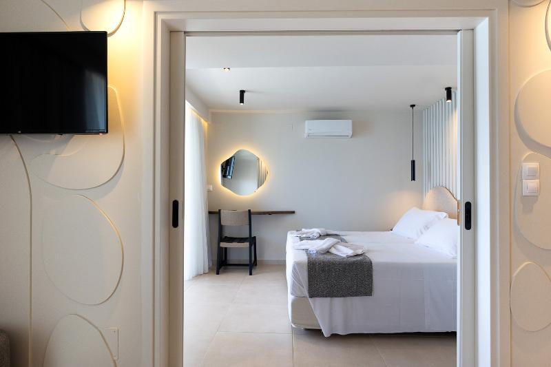 جناح سوبيريور مطل علي البحر, Alia Beach Hotel By Estia