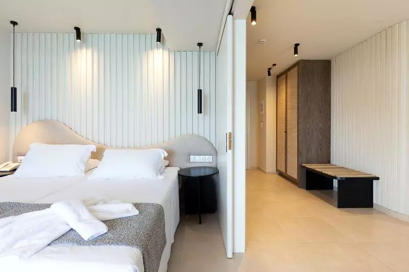 オーシャンビュースーペリアースイート, Alia Beach Hotel By Estia