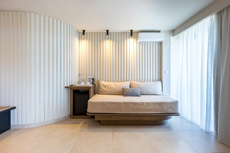 جناح سوبيريور مطل علي البحر, Alia Beach Hotel By Estia