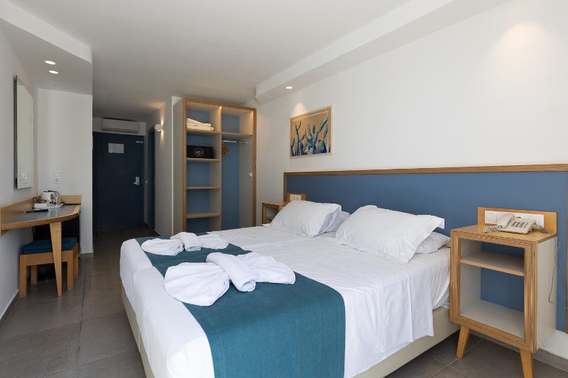 غرفة قياسية إطلالة جانبية علي البحر, Alia Beach Hotel By Estia