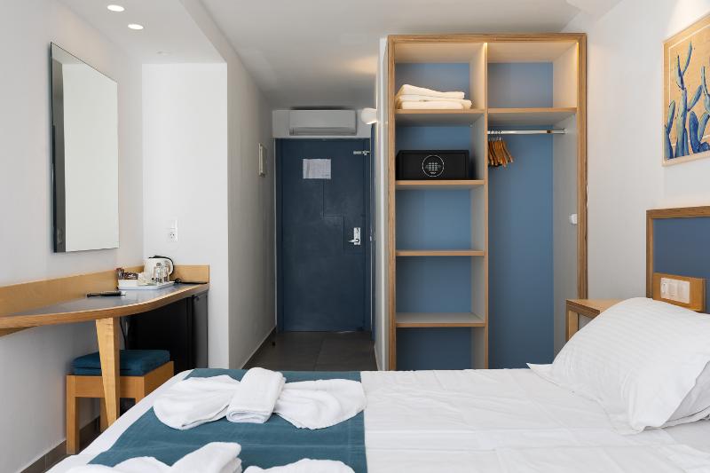 غرفة قياسية إطلالة جانبية علي البحر, Alia Beach Hotel By Estia