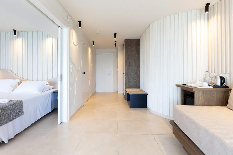 جناح إدارى مطل على البحر, Alia Beach Hotel By Estia