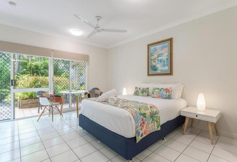 インサイドのスタンダードスタジオ, Garrick House