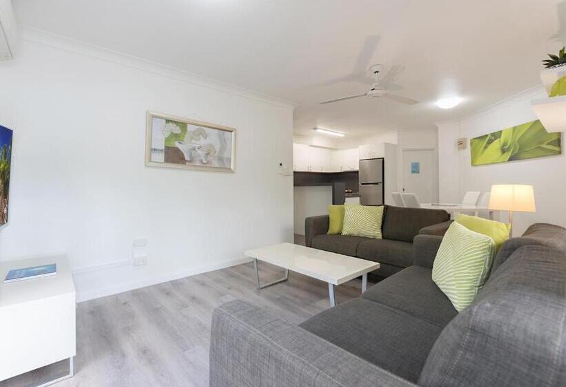 インサイド２ベッドルームアパートメント, Garrick House