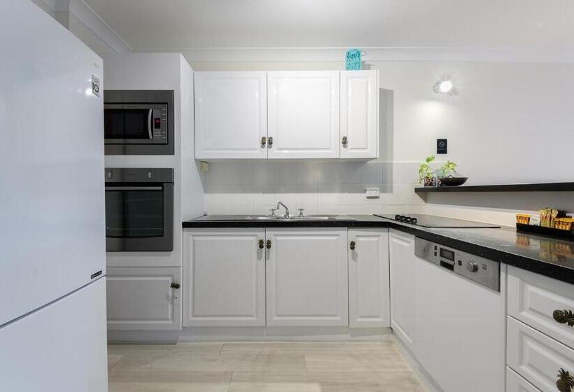 バルコニー付２ベッドルームアパートメント, Garrick House