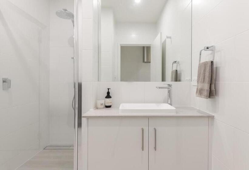 デラックススタジオ, Garrick House