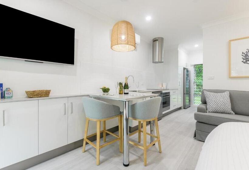 デラックススタジオ, Garrick House