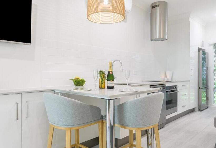 デラックススタジオ, Garrick House