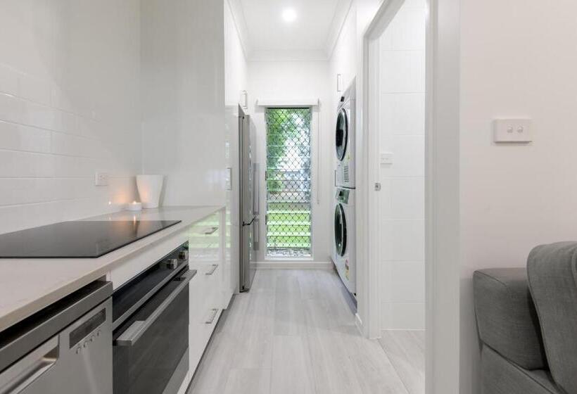 デラックススタジオ, Garrick House