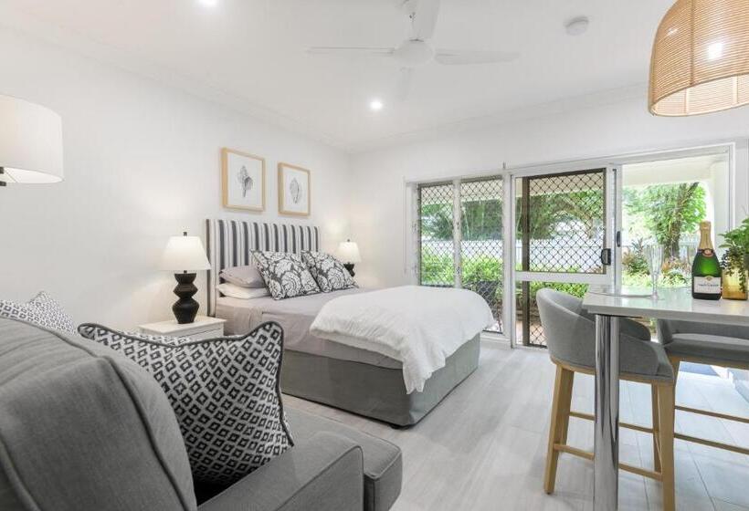 デラックススタジオ, Garrick House