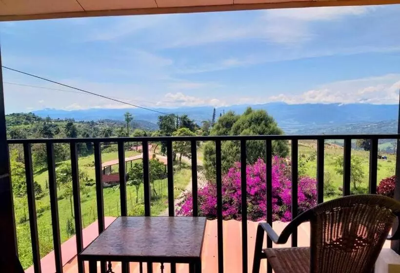 سوییت جونیور, Guayabo Lodge