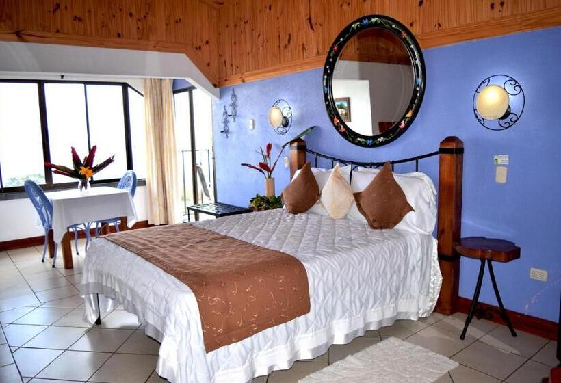 Полулюкс, Guayabo Lodge